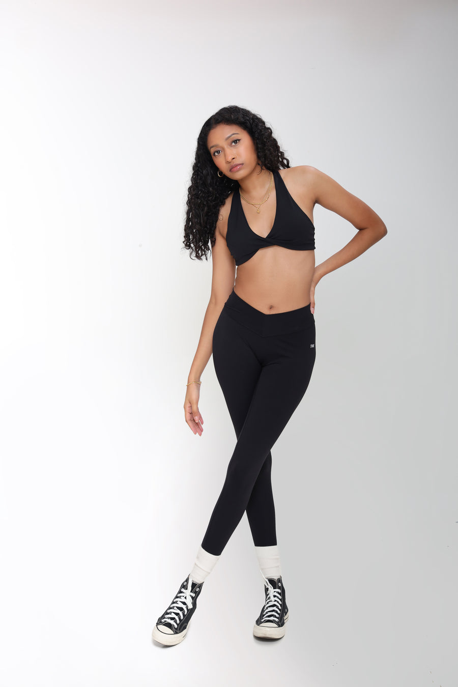 EFFORTLESS TWIST FRONT SPORTS BRA IN BLACK