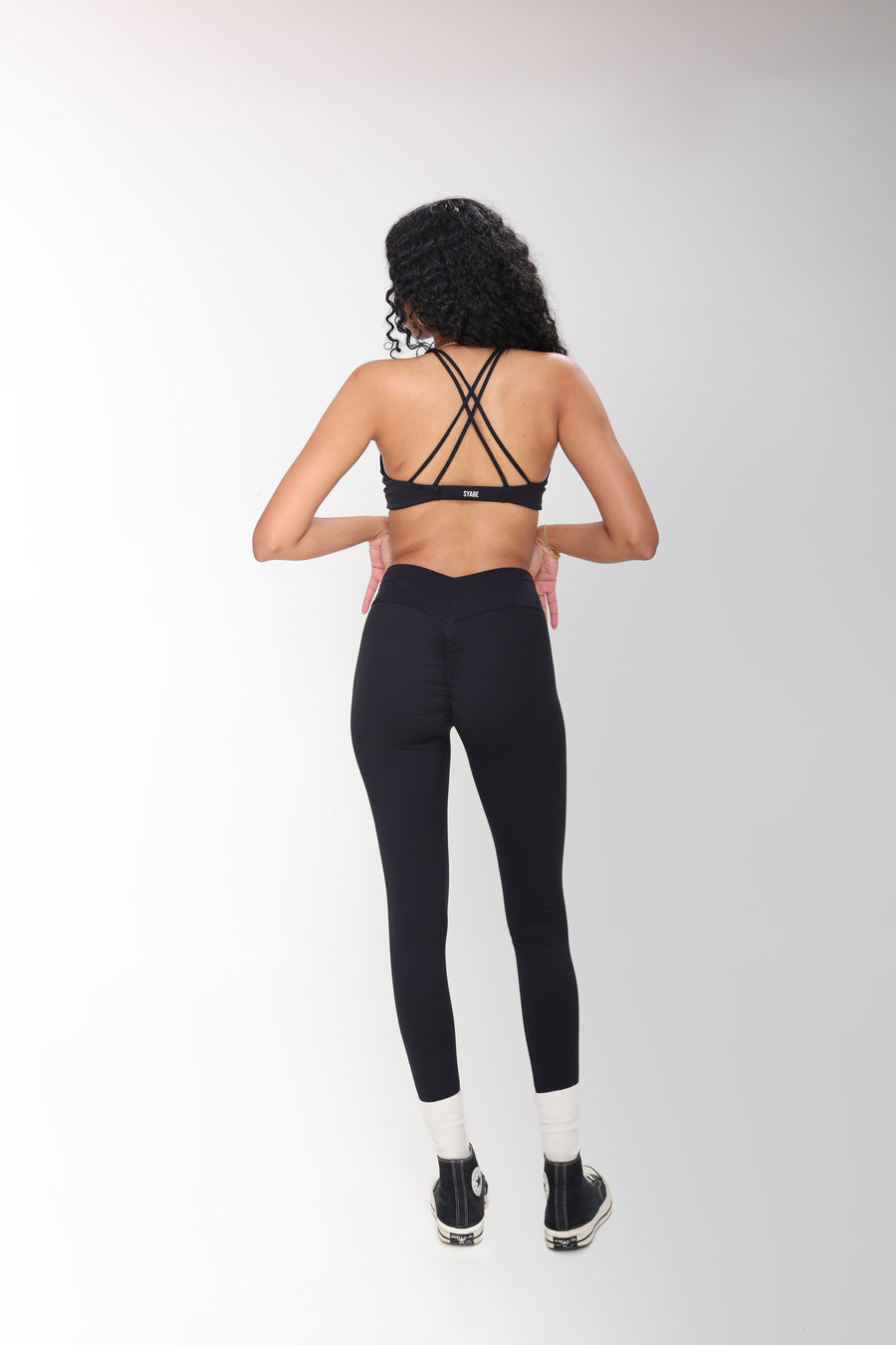 EFFORTLESS V WAISTBAND LEGGINGS IN BLACK